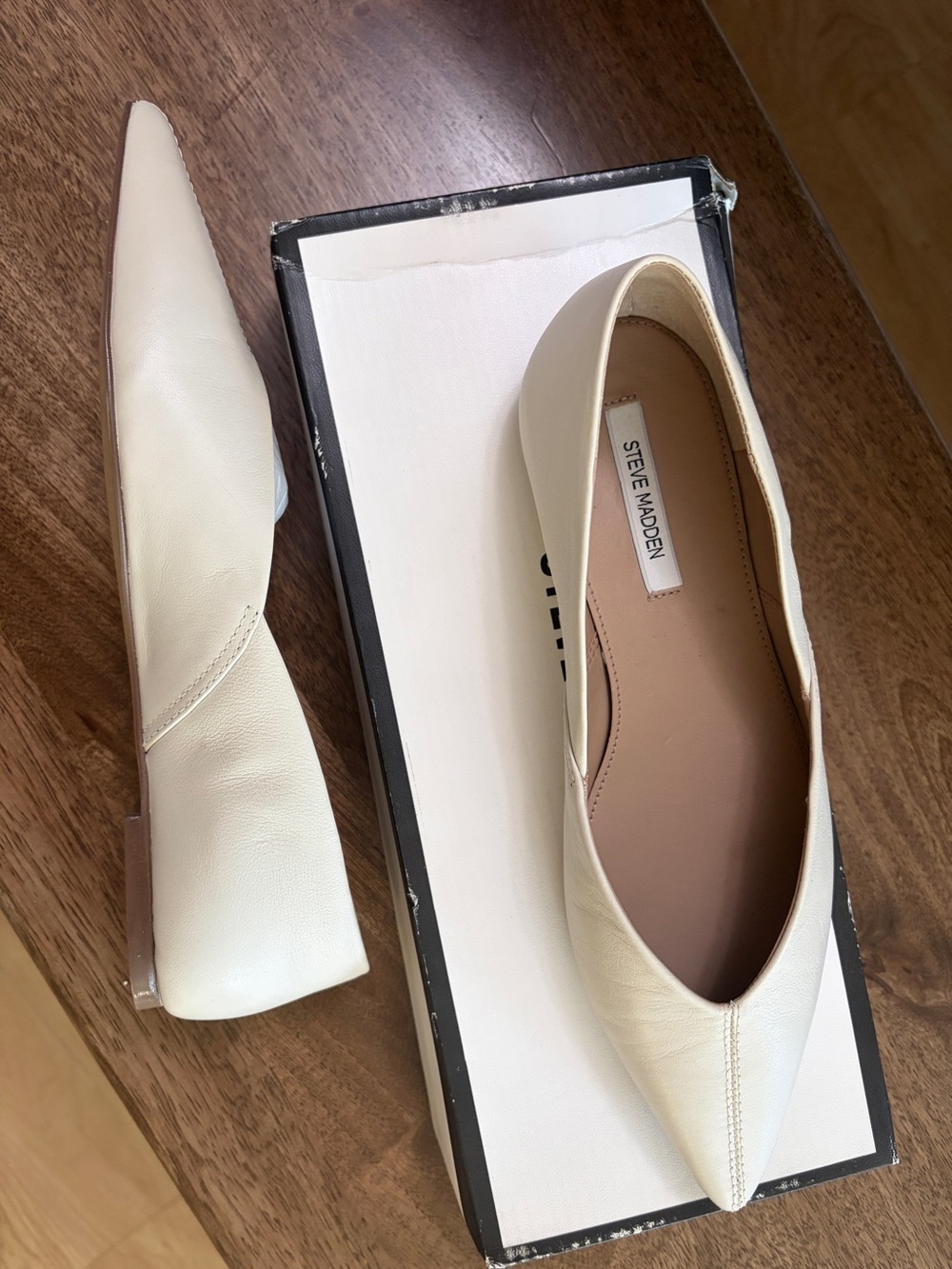 Steve Madden Women's Cream Pointed Toe Leather Flats